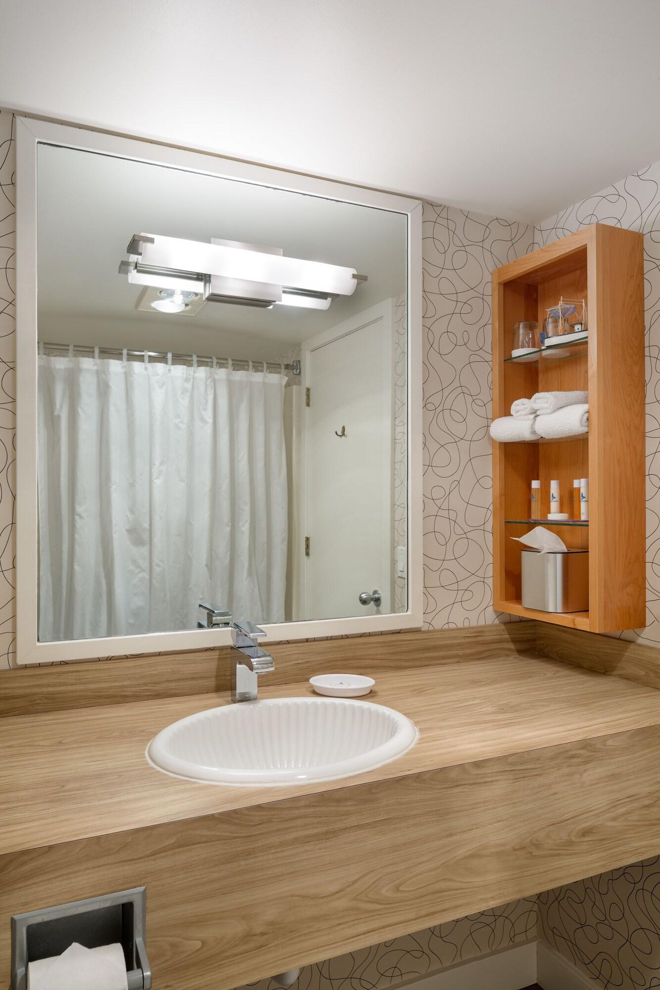Surftides Hotel Линкън Сити Екстериор снимка