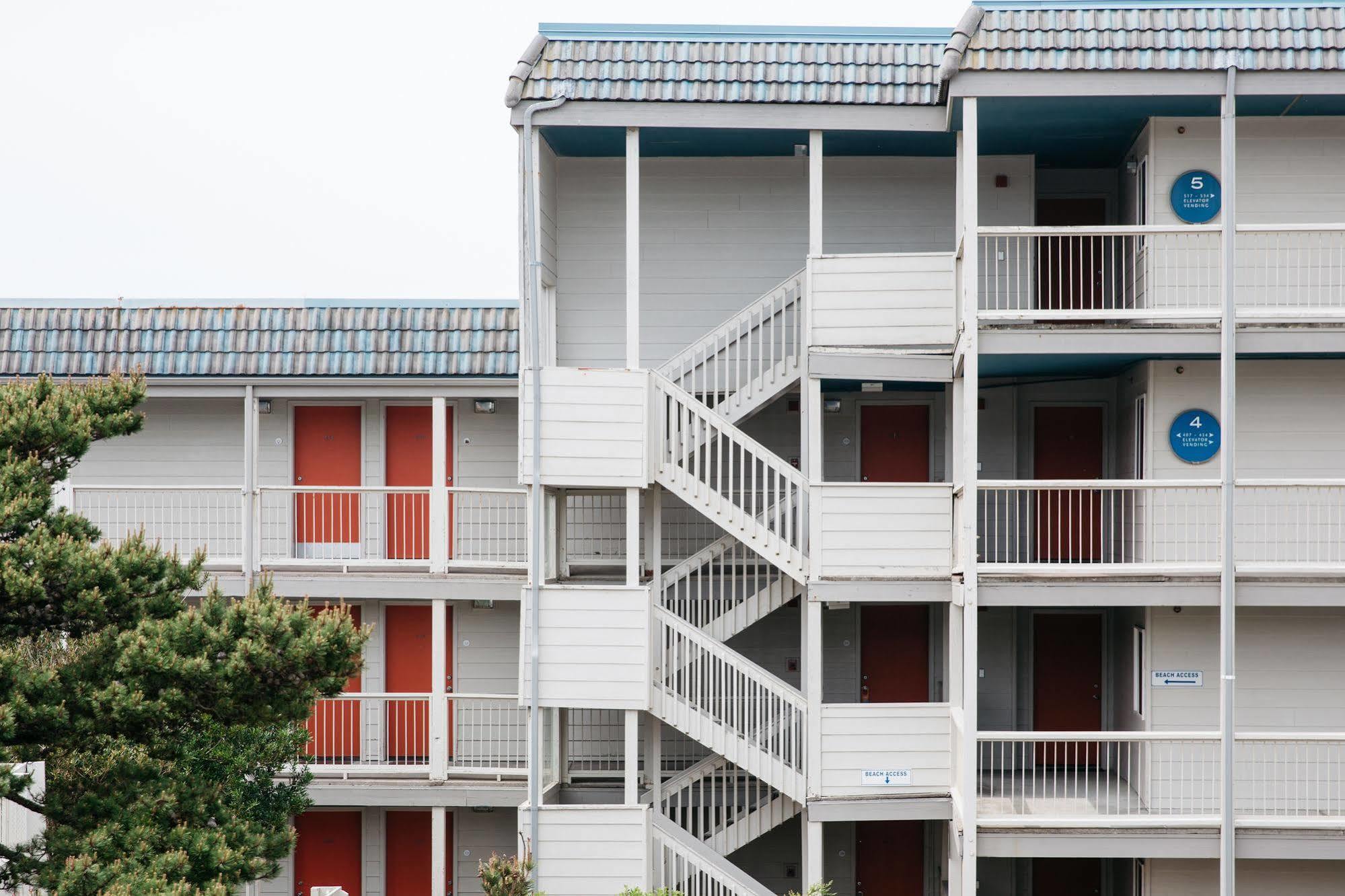 Surftides Hotel Линкън Сити Екстериор снимка