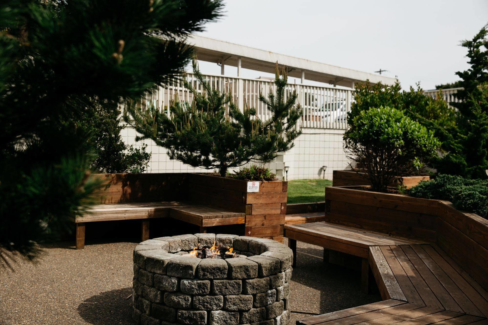 Surftides Hotel Линкън Сити Екстериор снимка